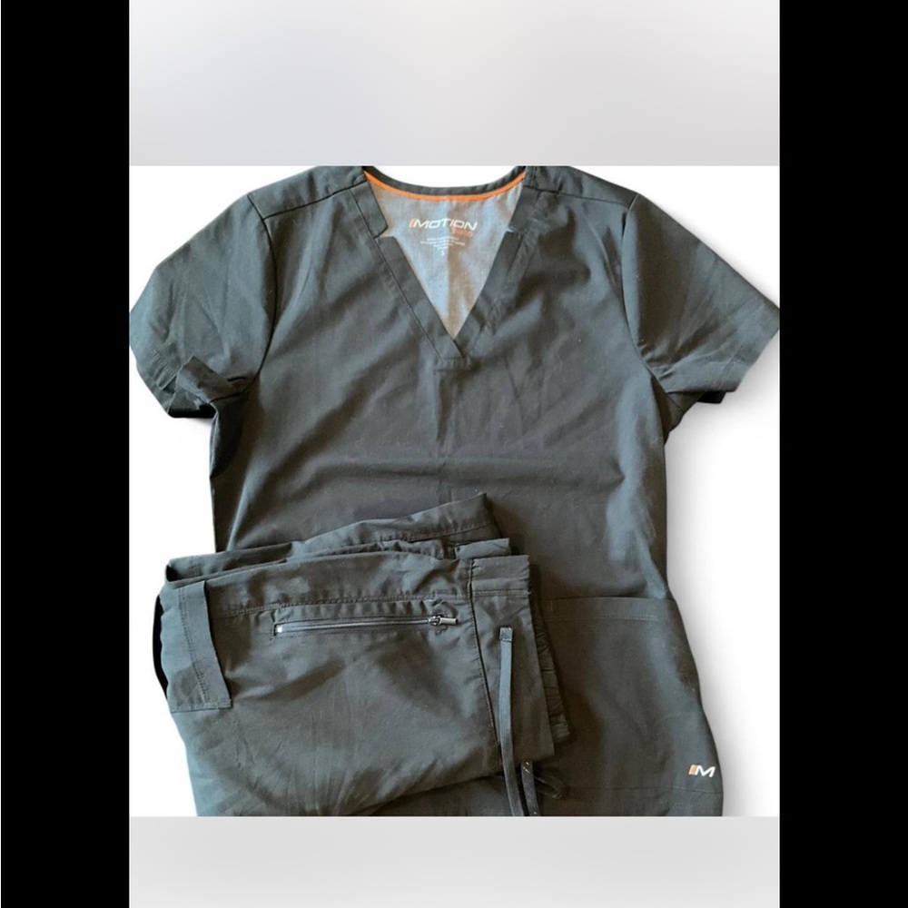 2 scrub sets